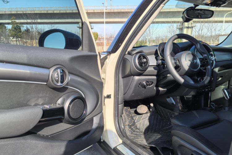 Used MINI MINI 2022 Updated 1.5T COOPER Artist Five-Door Edition