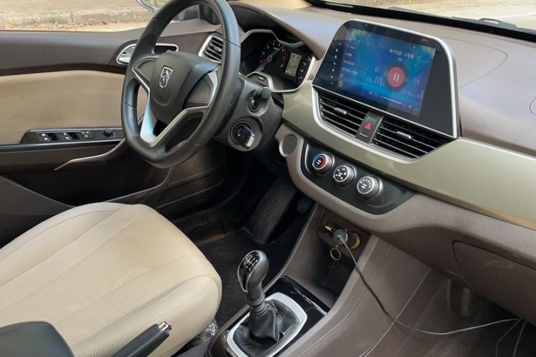 Used Baojun 310W 2017 1.5L Manual Comfort Version China VI Emission Standard