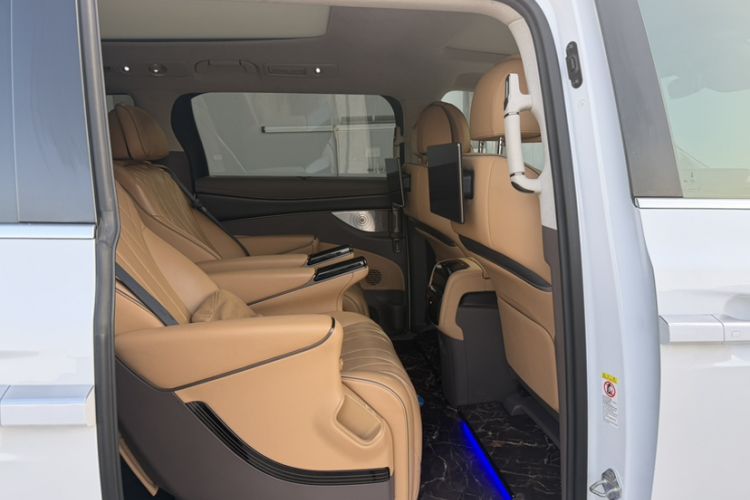 Used Denza D9 2022 DM-i 970 Four-Wheel Drive Flagship Model Interior 10