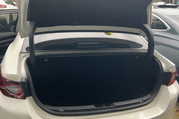 Used Mazda 3 Axela 2021 2.0L Automatic ZhiXuan Edition
