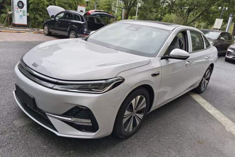 Used Geely Galaxy Galaxy A7 2025 Model EM-i 150km Long-Distance Edition
