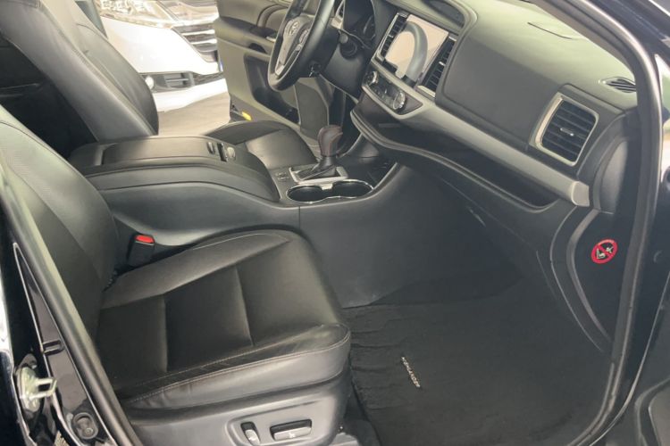 Used Toyota Highlander 2017 2.0T Four-Wheel Drive Black Edition Limited Model
