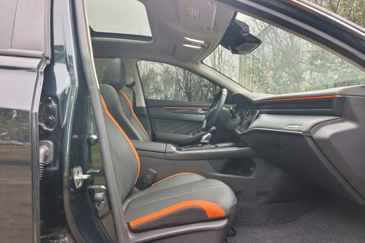 Used Dongfeng Aeolus Yixuan MAX 2023 1.5T Ultra-Stylish Trendsetting Dad Edition
