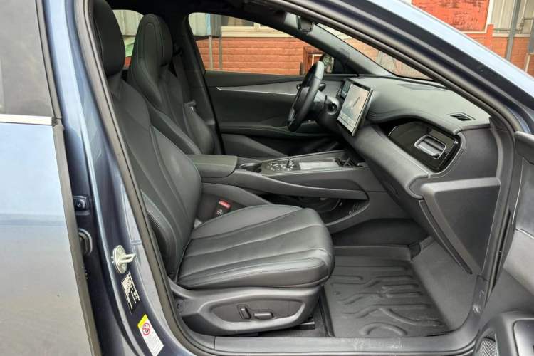 Used BYD Seal 06 New Energy 2025 DM-i Smart Drive 120KM Deluxe Model Interior 4