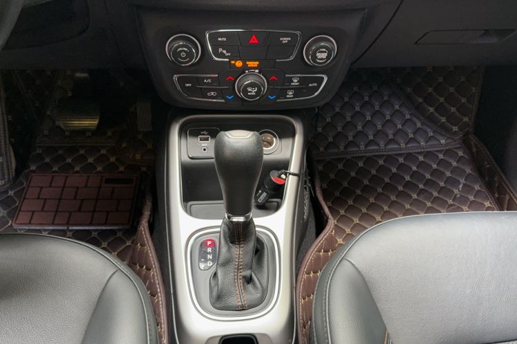 Used Jeep Compass 2017 200T Automatic Family Edition Interior 3