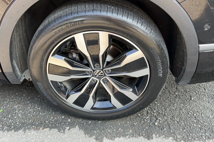 Used Volkswagen Tiguan L 2024 Outstanding Model 330TSI Automatic Two-Wheel Drive R-Line Dragon Glory Edition Exterior 1