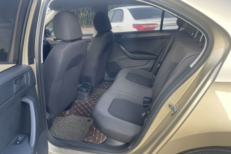 Used Volkswagen Santana 2013 1.6L Automatic Fashion Edition Interior 3