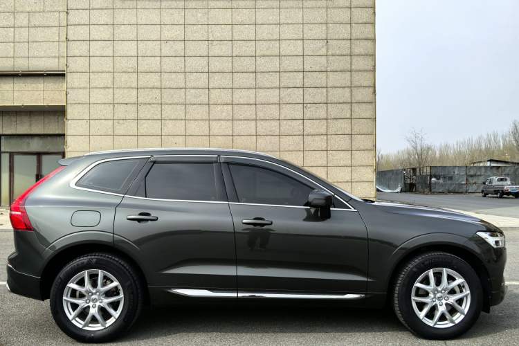 Used Volvo XC60 2021 T5 4x4 Smart Luxury Edition Exterior 3