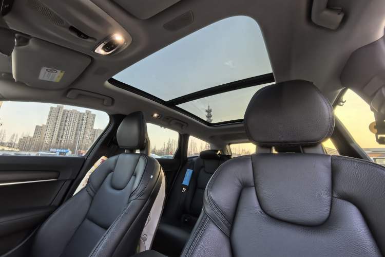 Used Volvo V90 2017 Cross Country T5 AWD Smart Range Edition