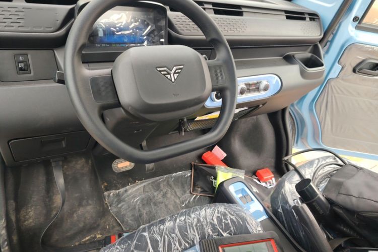 Used REACH MINI Truck 2023 140km Long Wheelbase Flatbed Entry-Level Trim
