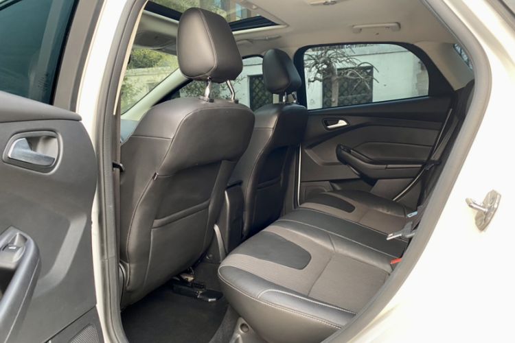 Used Ford Focus 2012 Hatchback 1.6L Manual Fashion Edition
