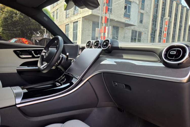 Used Mercedes-Benz GLC Coupe 2025 GLC 260 4MATIC Coupe SUV Interior 3