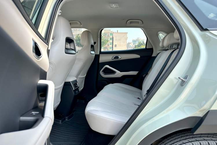 Used BYD Yuan UP 2025 Intelligent Driving Version 401 km Leading Edition