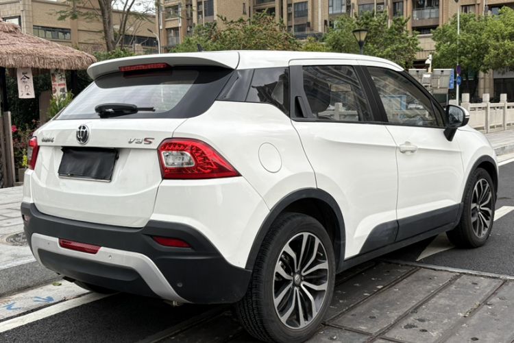 Used Brilliance V3 2016 1.5T Automatic Elite Model Exterior 4