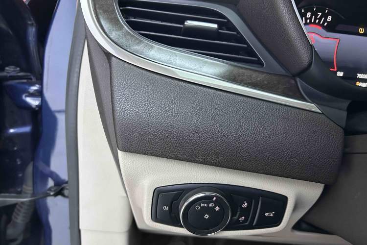 Used Lincoln MKC 2017 2.0T Four-Wheel Drive Zunya Edition Interior 6