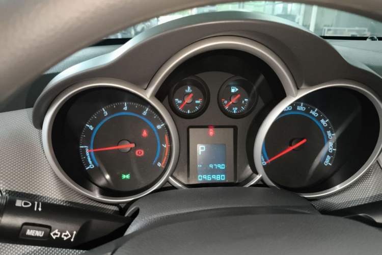 Used Chevrolet Cruze 2013 1.8L SE AT Odometer Close Up