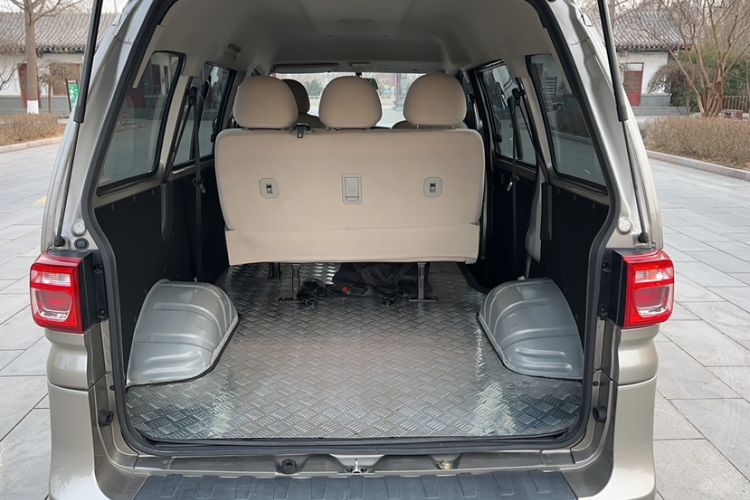 Used FORTHING Lingzhi 2023 M5 1.6L Practical Model 5 Seats