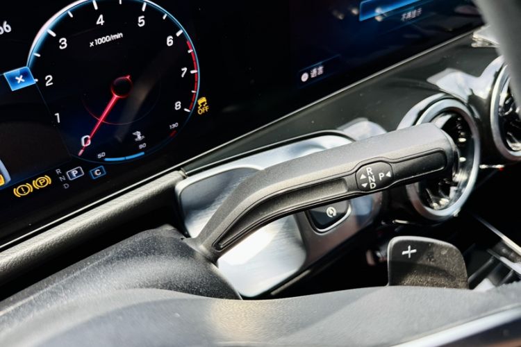 Used Mercedes-Benz GLB 2022 Second Facelift GLB 200 Fashion Edition Gear Lever