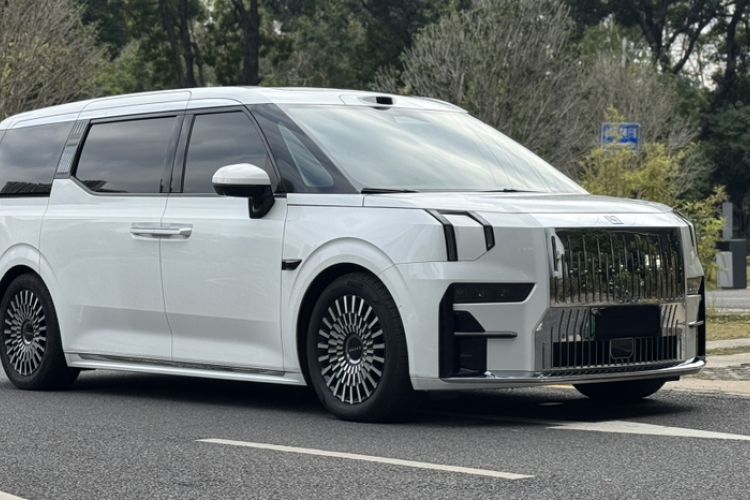 Used Zeekr 009 2024 7-Seater Aisle Version 108 kWh