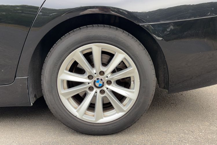 Used BMW 5 Series 2014 520Li Elegant Model
