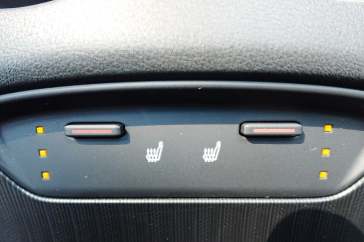 Used Toyota Harrier 2022 2.0L CVT Two-Wheel Drive Deluxe Edition Interior 4