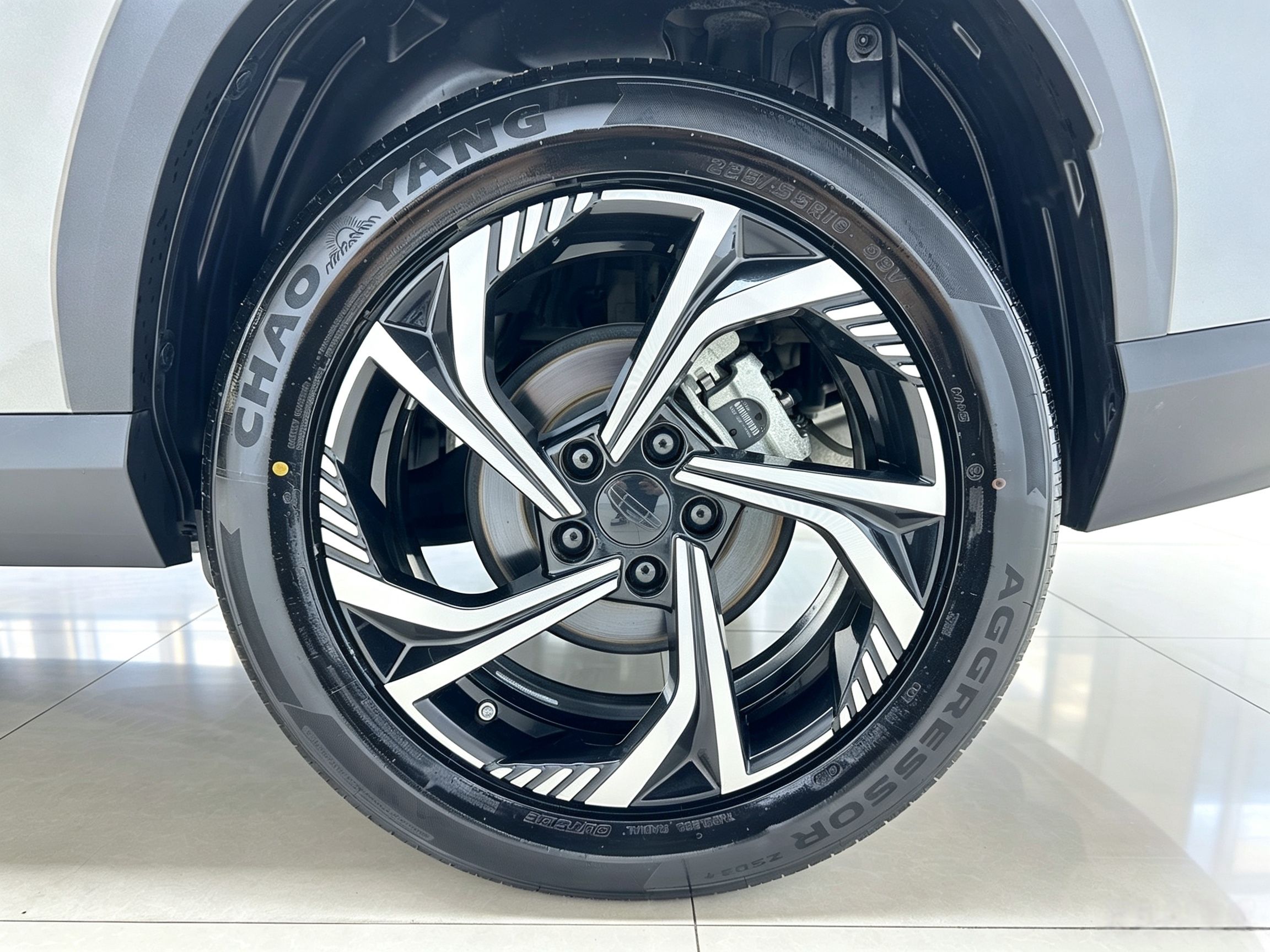 Geely Auto Emgrand X7 Sport 2023 Boyue COOL 1.5TD Smart Connect+ — снимка 8