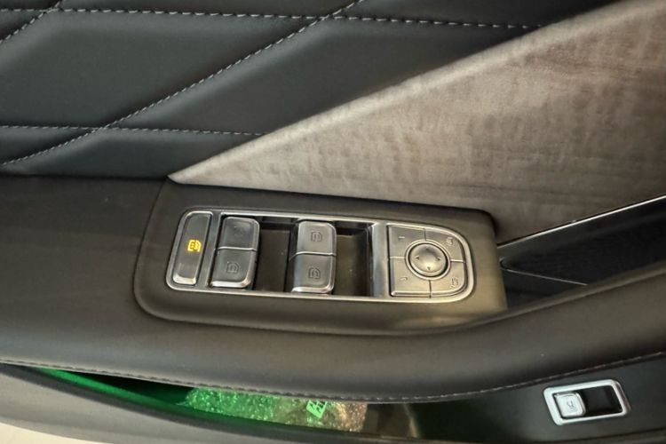 Used Hongqi HS7 2023 2.0T Automatic All-Wheel Drive Flagship Edition Six Seats