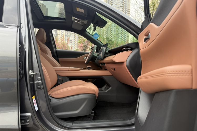 Used CHANGAN UNI-Z New Energy 2024 Blue Whale Smart Electric iDD 125km Leading Model Interior 6