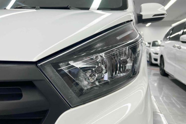 Used Jinbei Gold Hiace M Classic 2022 Panda Edition 1.5L Engineering Lion Passenger Van 6 Seats