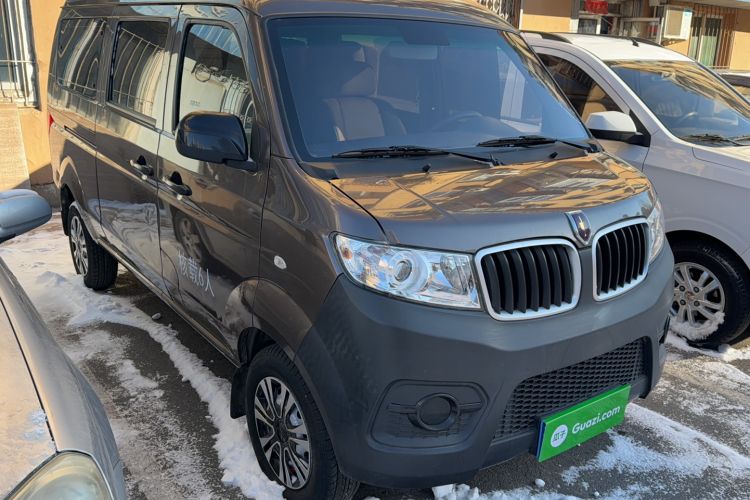 Used Jinbei Hiace X30 2023 1.5L Super-Comfortable Passenger Van 5/6/7-Seater Non-Air-Conditioned Version Model SWC15M