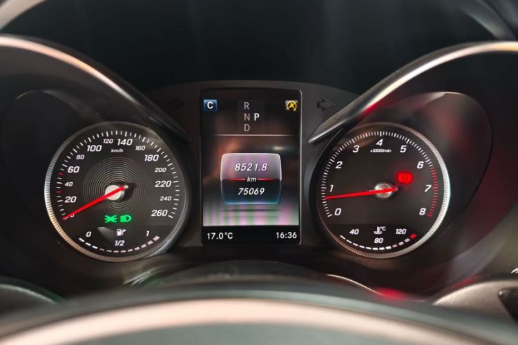 Used Mercedes-Benz C-Class 2018 C 200 L Sport Edition Odometer Close Up