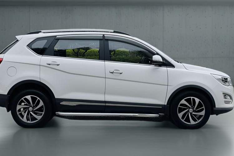 Used Baojun 560 2016 1.5T Manual Luxury Model Exterior 6