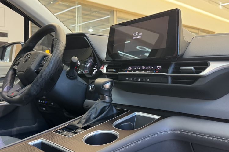 Used Toyota Granvia 2024 2.5L Hybrid Comfort Edition