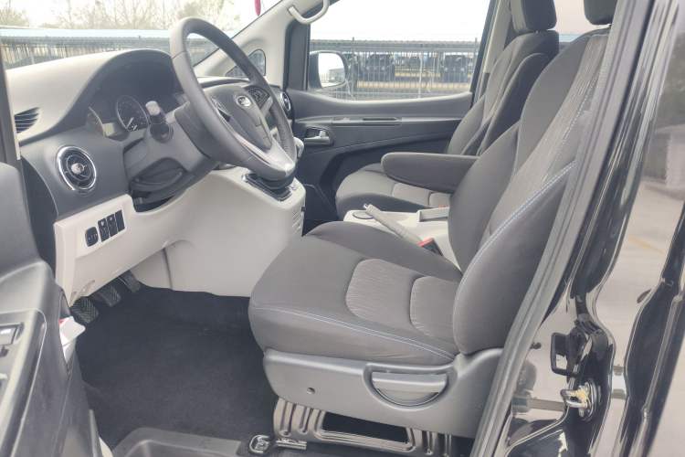 Used JAC Refine M3 2022 1.8L 7-seat Standard Edition
