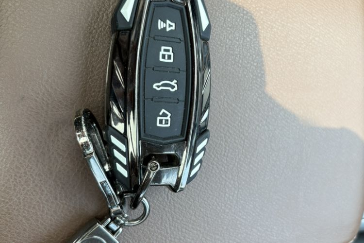 Used Haval H8 2017 2.0T Gasoline Two-Wheel Drive Smart Edition