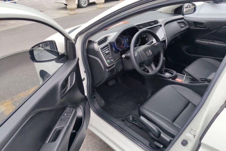 Used Honda City 2017 1.5L CVT Elite Edition Interior 3