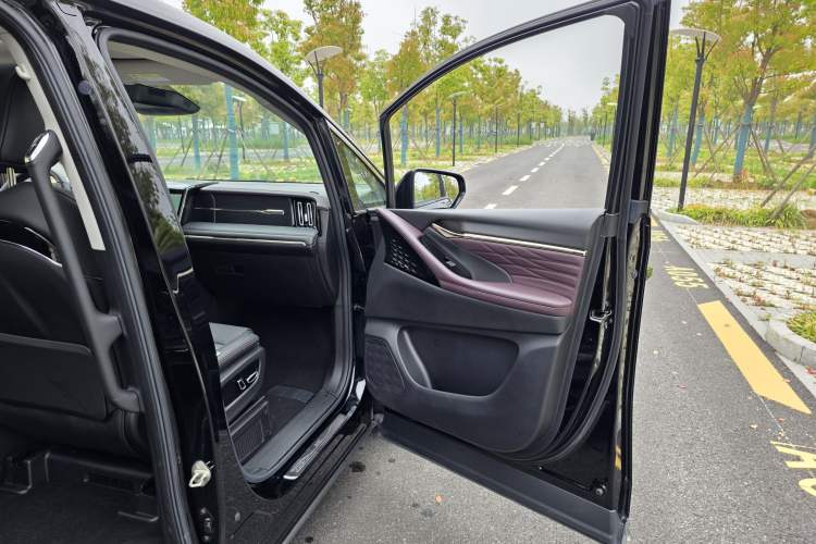 Used GAC Trumpchi M8 2024 Master Series Super Hybrid Edition Interior 8