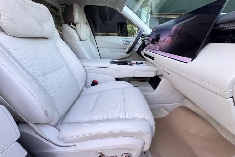 Used Lynk & Co 900 2025 1.5T Ultra
