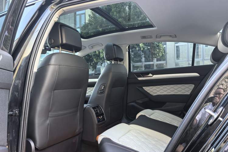 Used Volkswagen Magotan 2023 2 Million Units Commemorative Edition 330TSI DSG Luxury Version