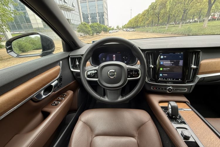 Used Volvo S90 2024 B5 Zhiyi Luxury Edition
