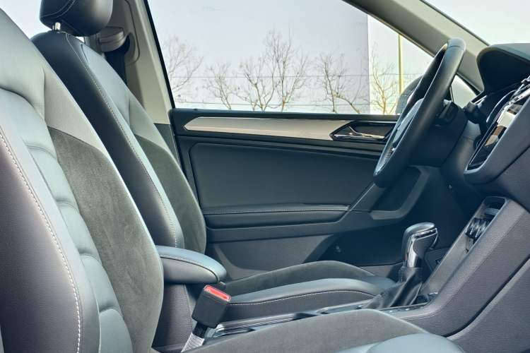 Used Volkswagen Tiguan L 2019 Revised 330TSI Automatic Two-Wheel Drive Smart & Luxury Edition China VI Standard