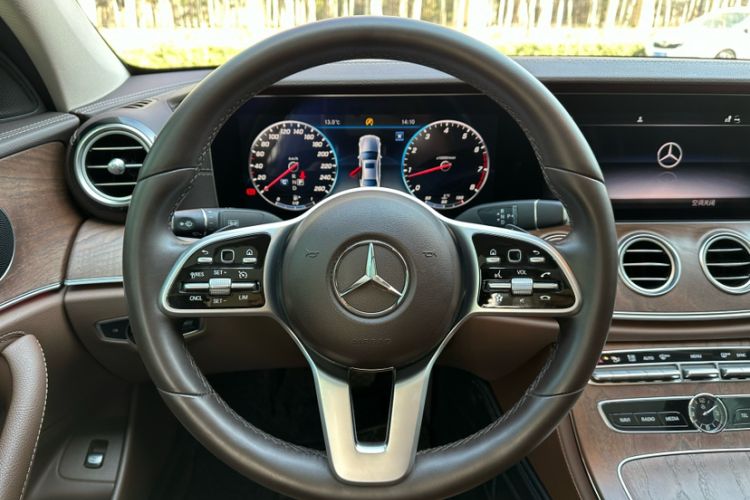 Used Mercedes-Benz E-Class 2018 Facelift E 300 L Luxury Edition Interior 3