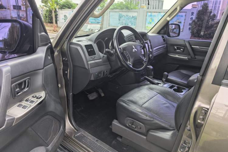 Used Mitsubishi Pajero 2014 3.0L Elite Edition
