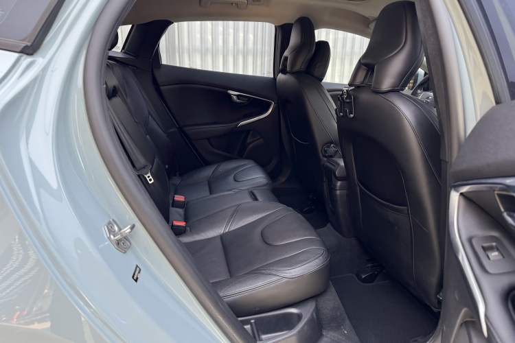 Used Volvo V40 2017 T3 Zhiyi Edition