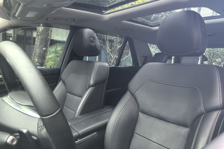 Used Mercedes-Benz M-Class 2015 ML 400 4MATIC Dynamic Model Interior 3