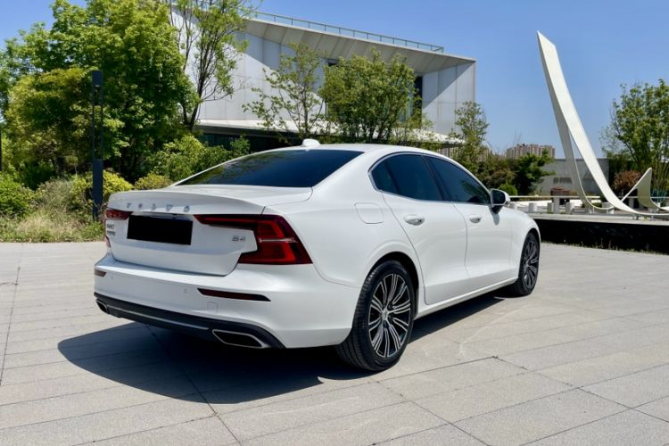 Used Volvo S60 2022 B4 Zhiyuan Luxury Edition
