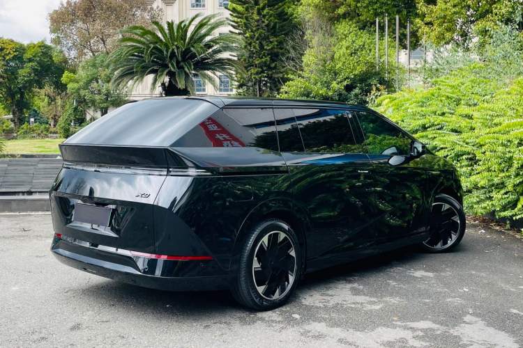 Used XPeng X9 2024 702 Ultra-Long Range Max Exterior 5