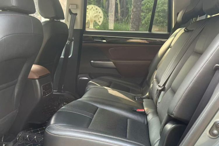 Used GAC Trumpchi GS8 2017 320T Two-Wheel Drive Luxury Smart Connectivity Version (7 Seats) Interior 3