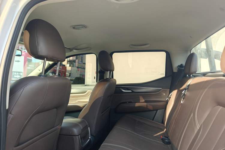 Used Dongfeng Ruichi 7 2022 2.3T Manual 4x4 Diesel Standard Version with Long Cargo Bed and Flatbed M9T