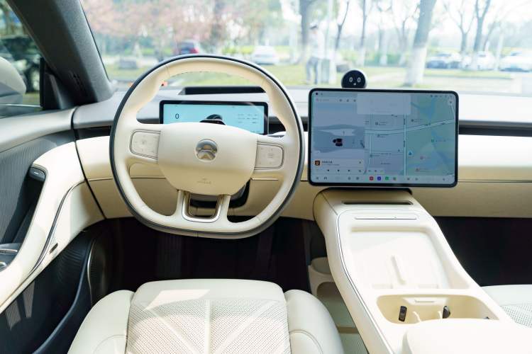 Used Nio ET5 2025 75 kWh Interior 5